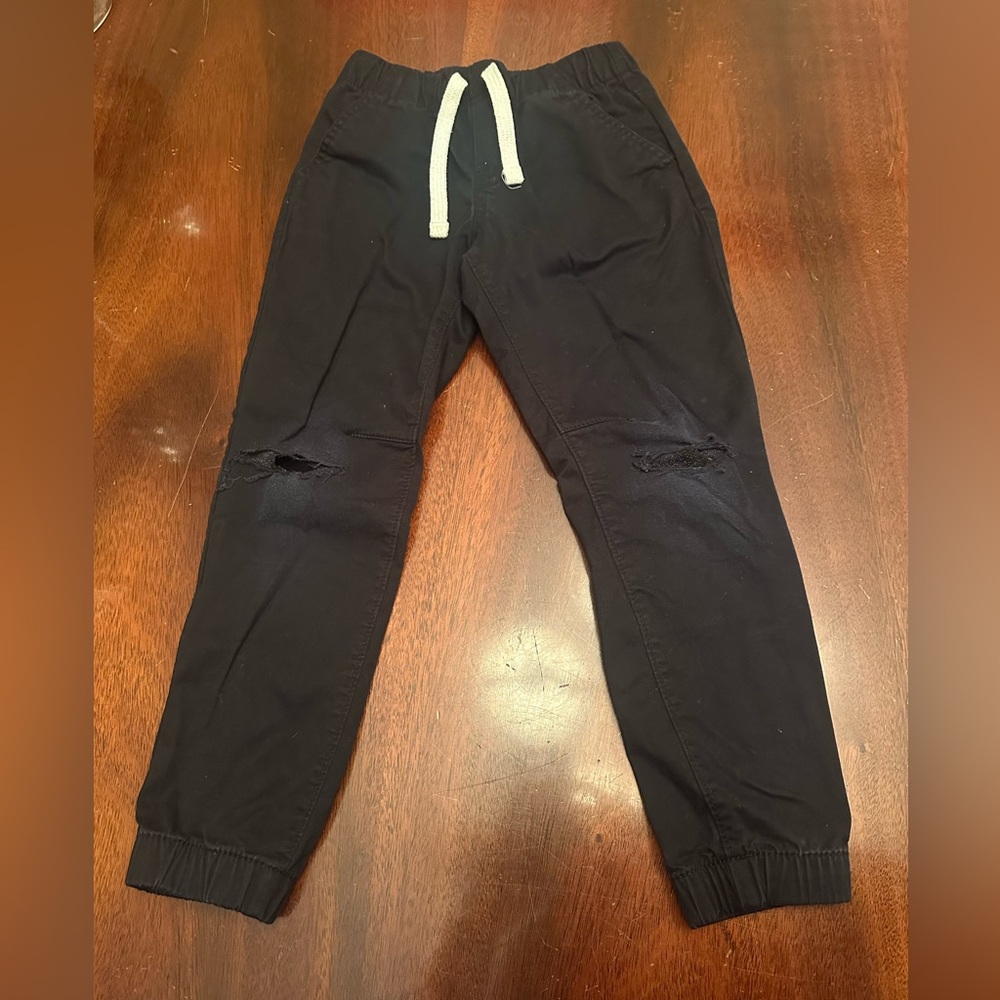 Boys size 5T Cat & Jack knee ripped fashion joggers w/elastic waist